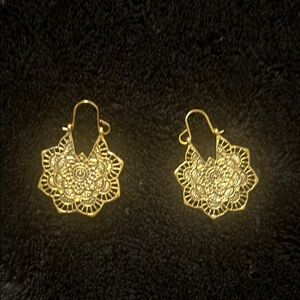 Elegant Gold Filigree Earrings